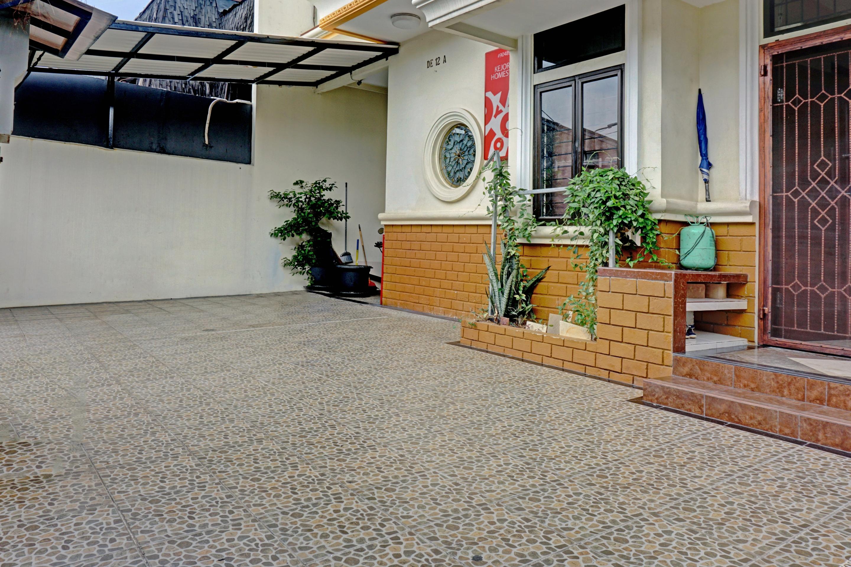 Oyo 90489 Kejora Homestay Jakarta Exteriör bild