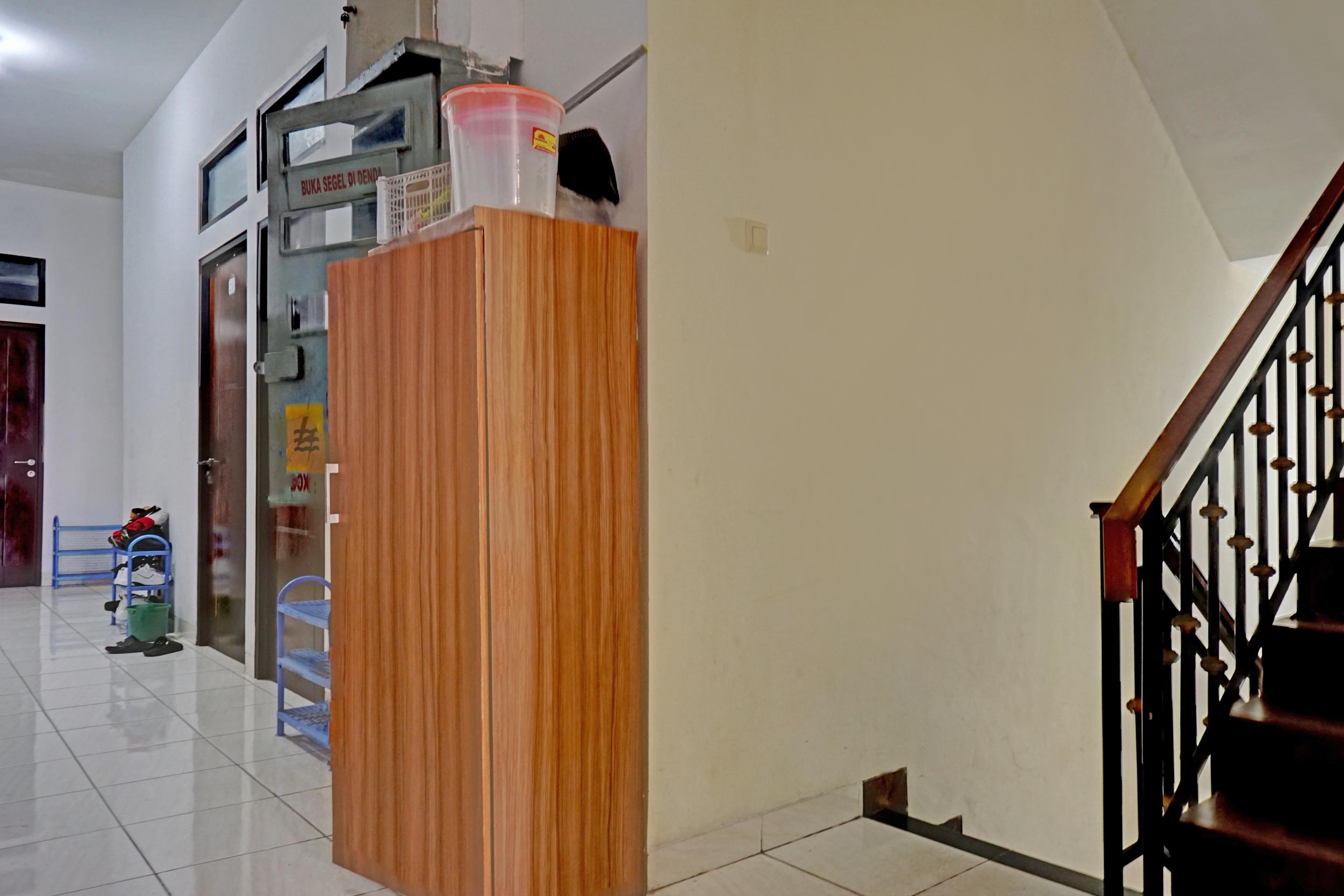 Oyo 90489 Kejora Homestay Jakarta Exteriör bild